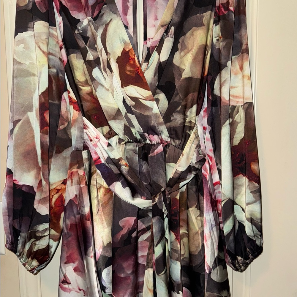 Express Floral Print Long Sleeve Romper - Size Medium - Picture 5 of 5